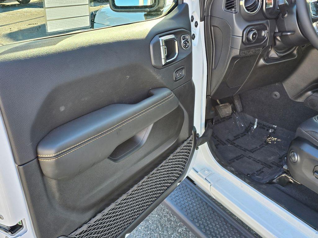 new 2025 Jeep Wrangler car, priced at $51,408