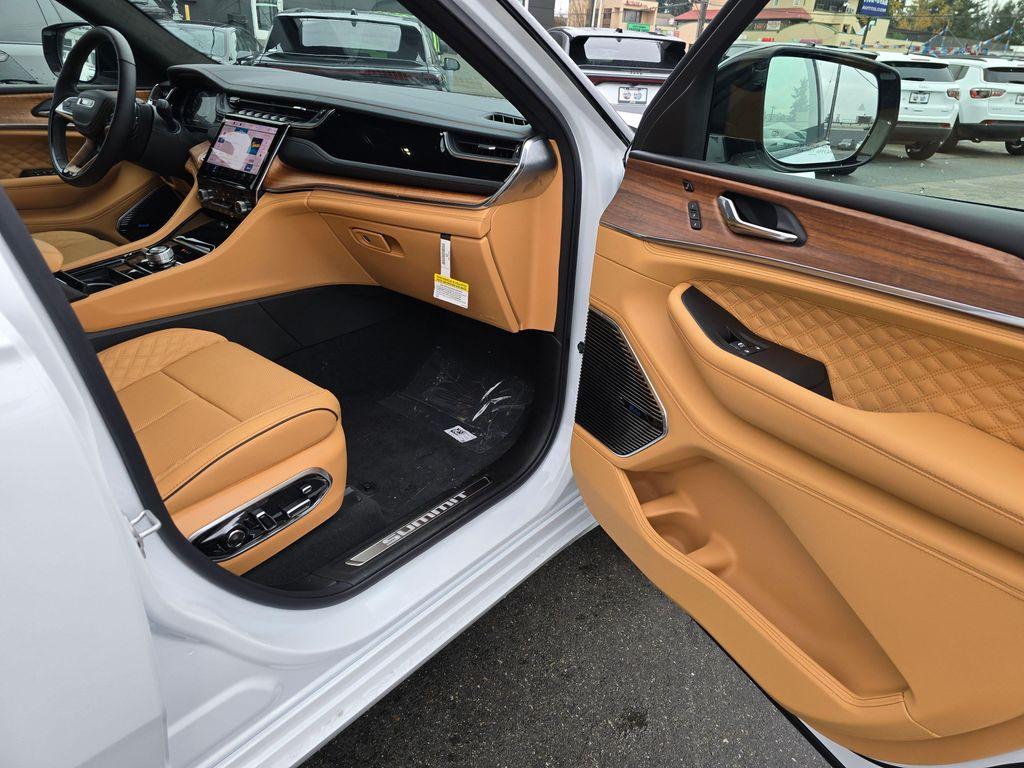 new 2025 Jeep Grand Cherokee L car, priced at $72,830