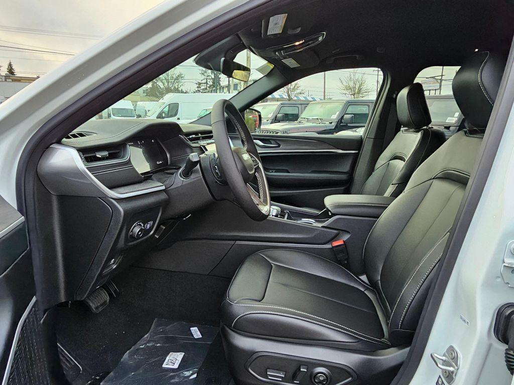new 2025 Jeep Grand Cherokee L car, priced at $44,700