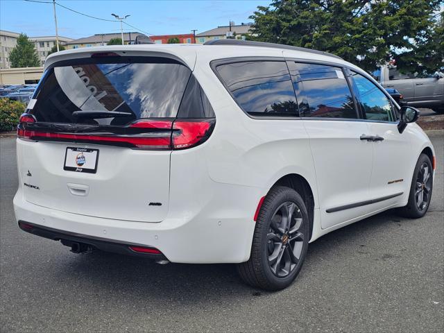 new 2024 Chrysler Pacifica car, priced at $44,680