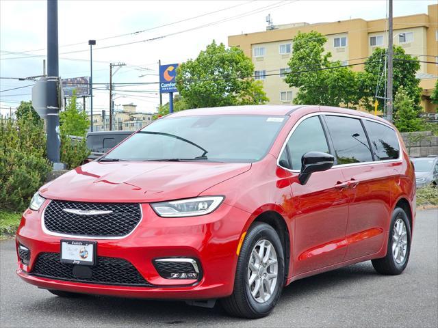new 2025 Chrysler Pacifica car, priced at $39,640