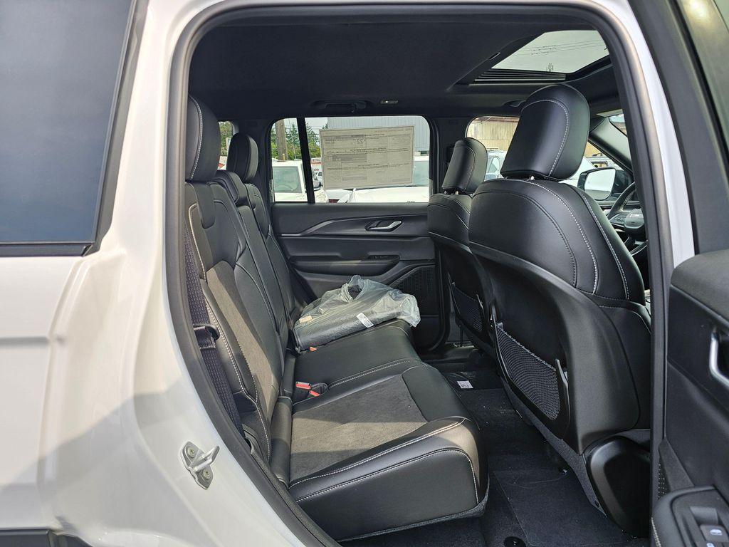 new 2025 Jeep Grand Cherokee car, priced at $46,135