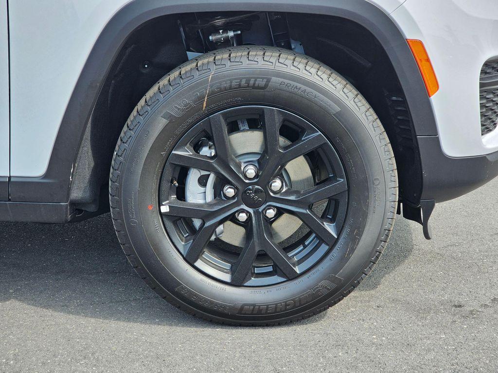 new 2025 Jeep Grand Cherokee car, priced at $46,135