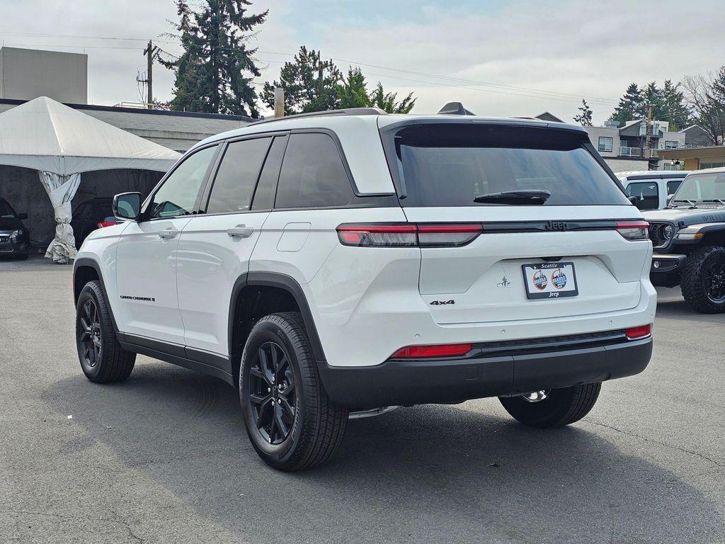 new 2025 Jeep Grand Cherokee car, priced at $46,135