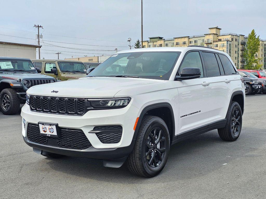 new 2025 Jeep Grand Cherokee car, priced at $46,135