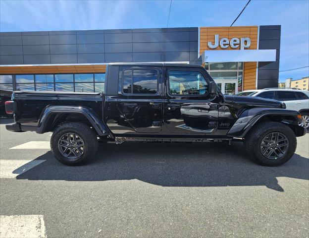 new 2024 Jeep Gladiator car, priced at $44,577