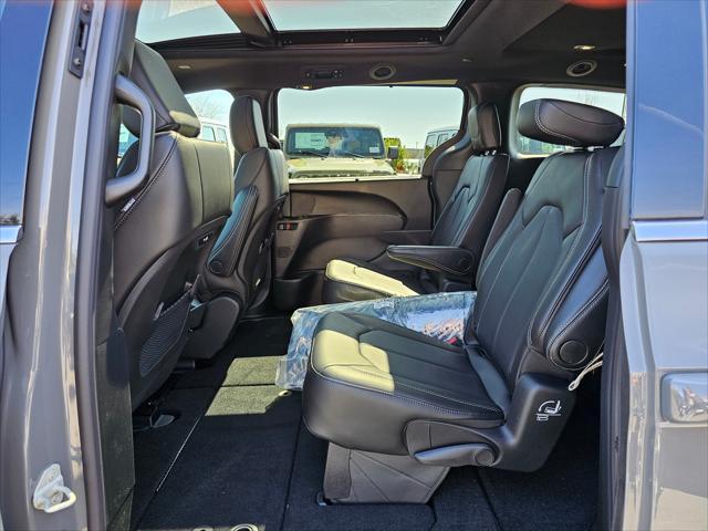 new 2025 Chrysler Pacifica car, priced at $41,835