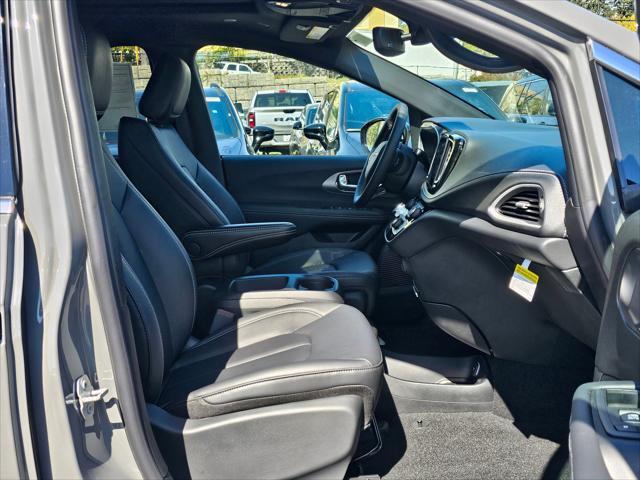 new 2025 Chrysler Pacifica car, priced at $41,835
