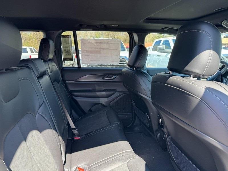 new 2025 Jeep Grand Cherokee car, priced at $43,768