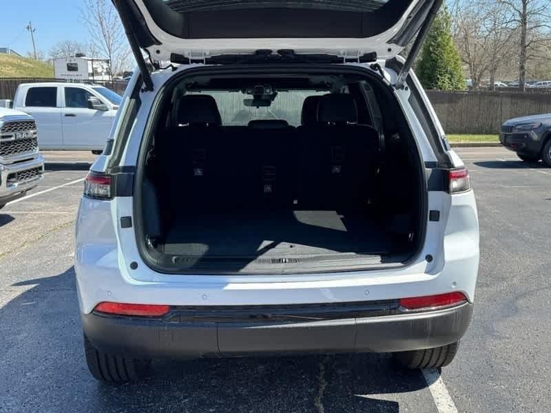 new 2025 Jeep Grand Cherokee car, priced at $42,126