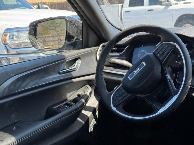 new 2025 Jeep Grand Cherokee car, priced at $43,768