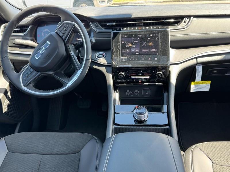 new 2025 Jeep Grand Cherokee car, priced at $45,075