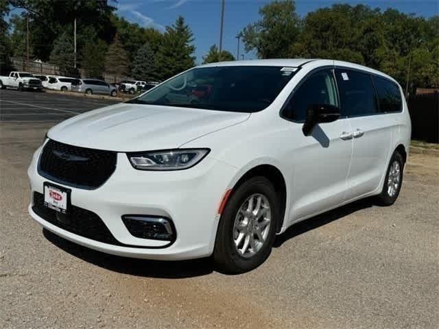 new 2024 Chrysler Pacifica car, priced at $41,340