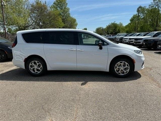 new 2024 Chrysler Pacifica car, priced at $49,660