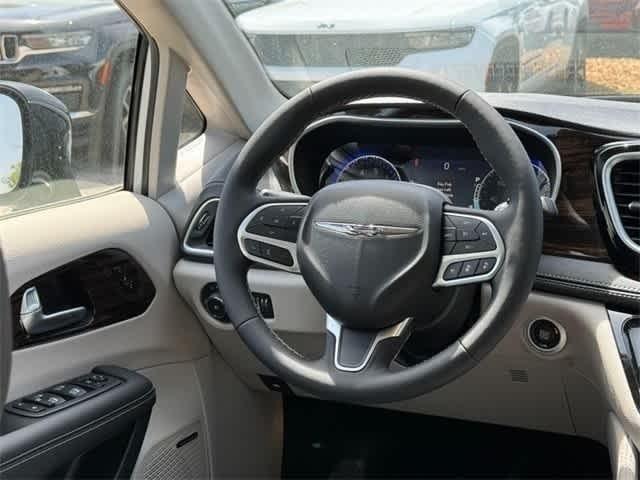 new 2024 Chrysler Pacifica car, priced at $48,160