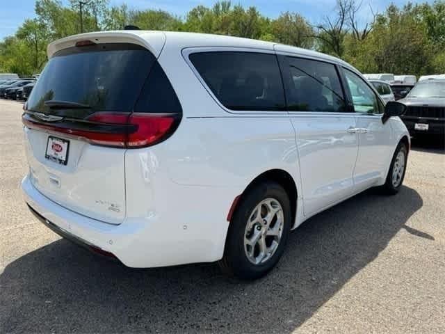 new 2024 Chrysler Pacifica car, priced at $48,160