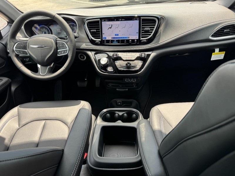 new 2025 Chrysler Pacifica car, priced at $46,597