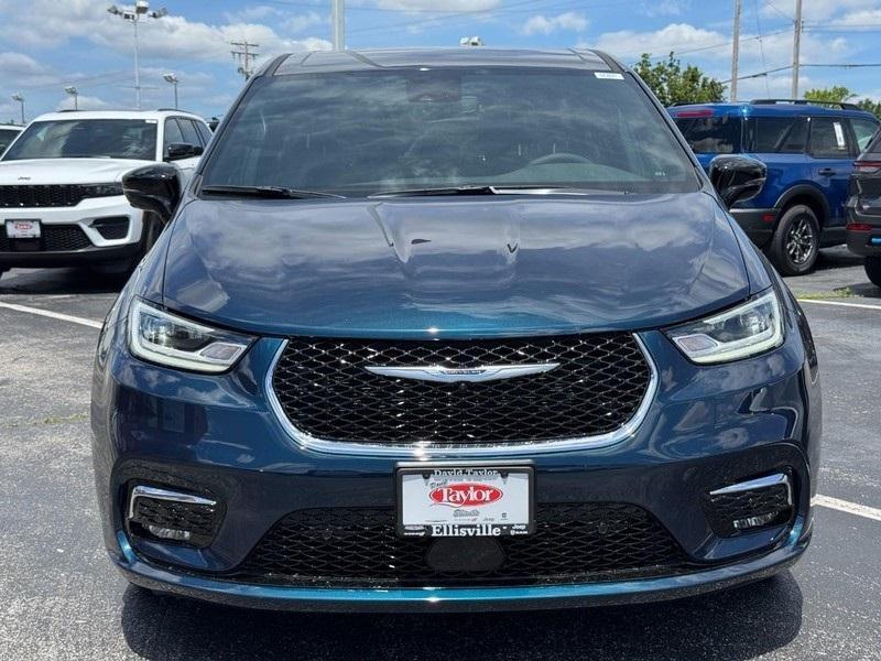 new 2025 Chrysler Pacifica car, priced at $46,597