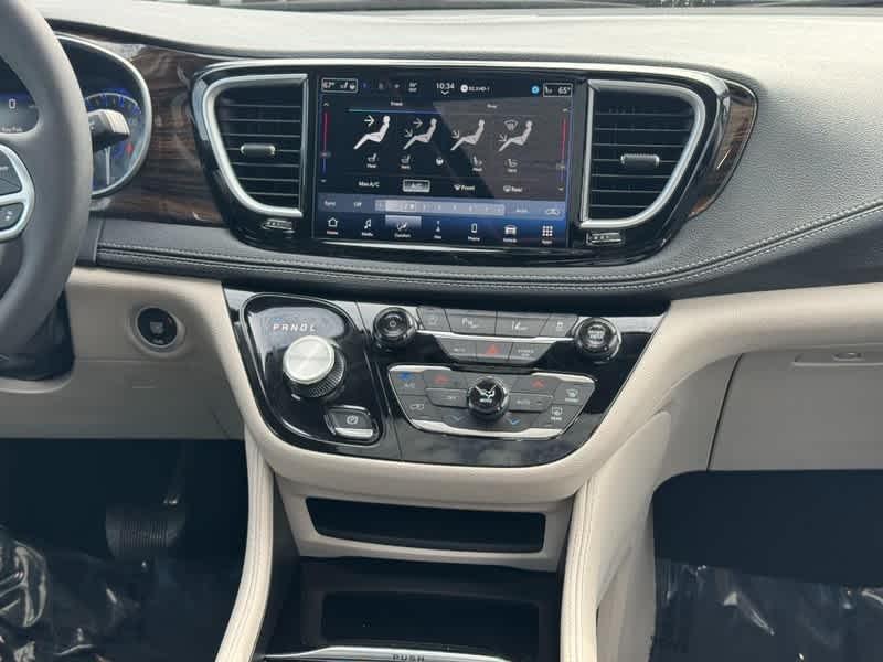 used 2024 Chrysler Pacifica car, priced at $36,335