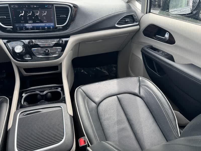used 2024 Chrysler Pacifica car, priced at $36,335
