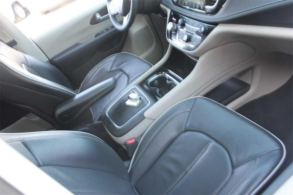 used 2024 Chrysler Pacifica car, priced at $36,335