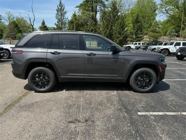 new 2024 Jeep Grand Cherokee car, priced at $40,755