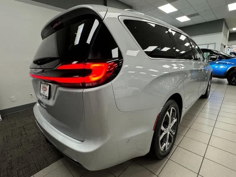 new 2024 Chrysler Pacifica car, priced at $51,404