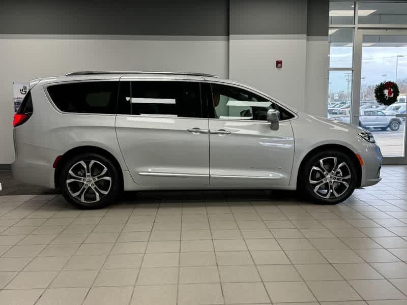 new 2024 Chrysler Pacifica car, priced at $51,404