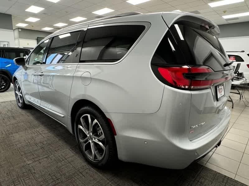 new 2024 Chrysler Pacifica car, priced at $51,404