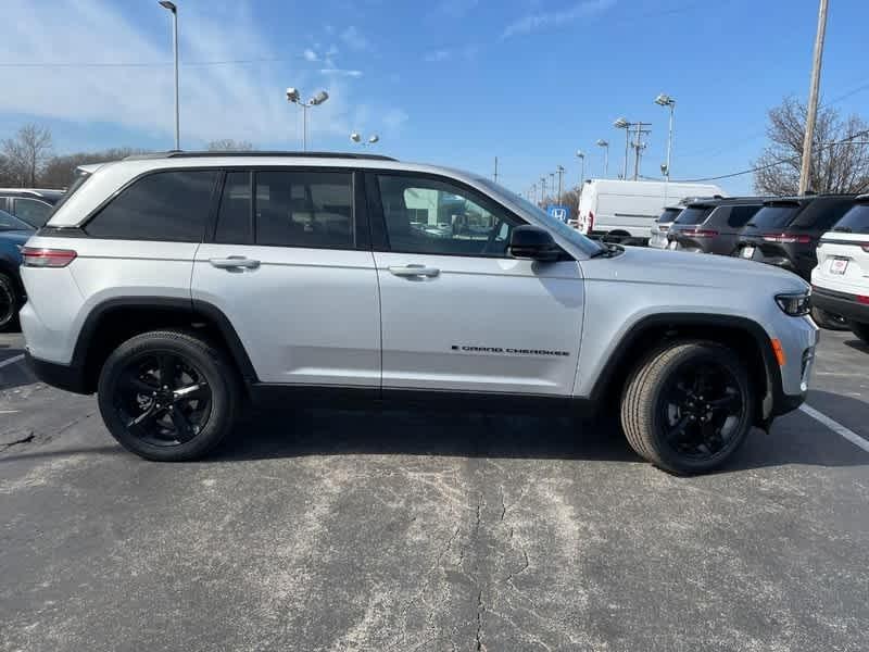 new 2024 Jeep Grand Cherokee car, priced at $42,235