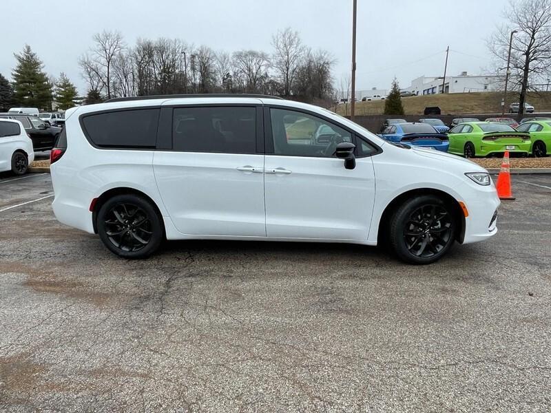 new 2024 Chrysler Pacifica car, priced at $51,765