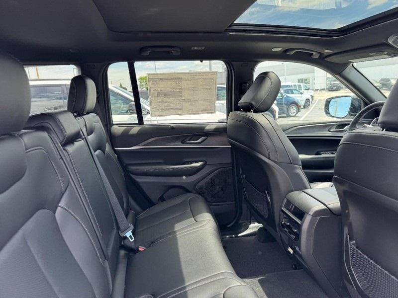 new 2025 Jeep Grand Cherokee car, priced at $48,196