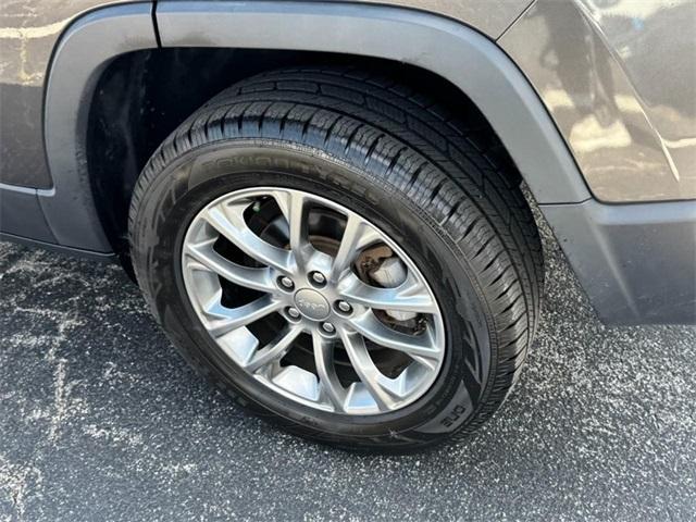 used 2019 Jeep Cherokee car, priced at $19,500