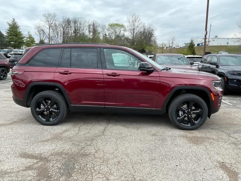 new 2024 Jeep Grand Cherokee car, priced at $43,735