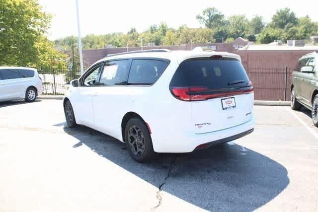 used 2021 Chrysler Pacifica Hybrid car, priced at $30,998