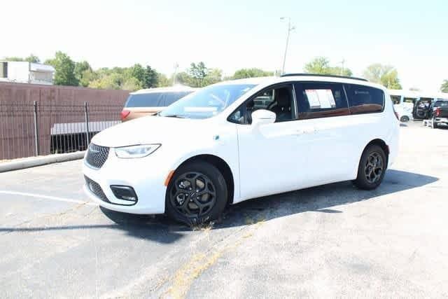 used 2021 Chrysler Pacifica Hybrid car, priced at $30,998