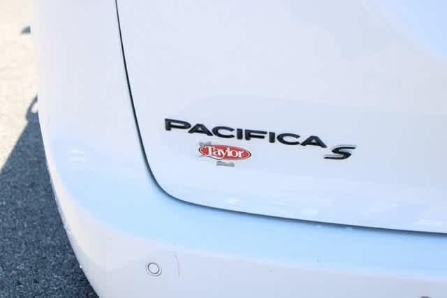 used 2021 Chrysler Pacifica Hybrid car, priced at $30,998