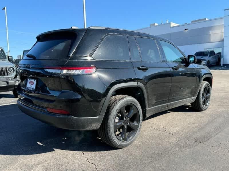 new 2025 Jeep Grand Cherokee car, priced at $45,670