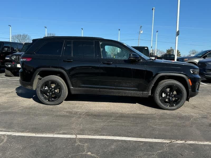 new 2025 Jeep Grand Cherokee car, priced at $45,670