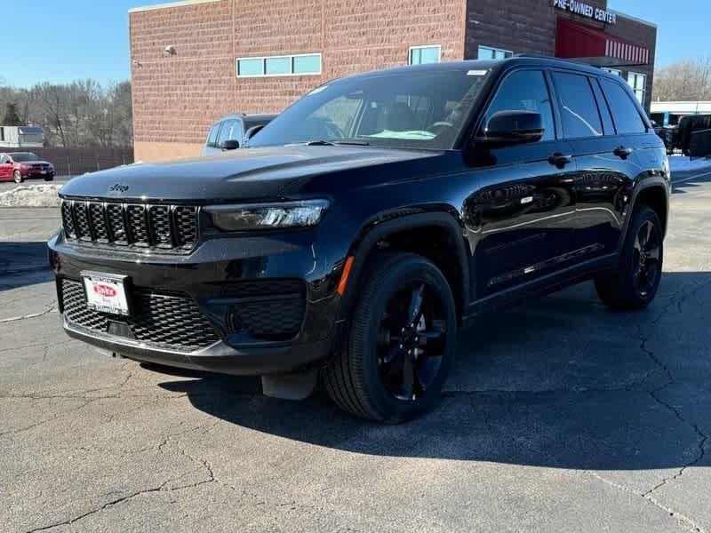 new 2025 Jeep Grand Cherokee car, priced at $45,670