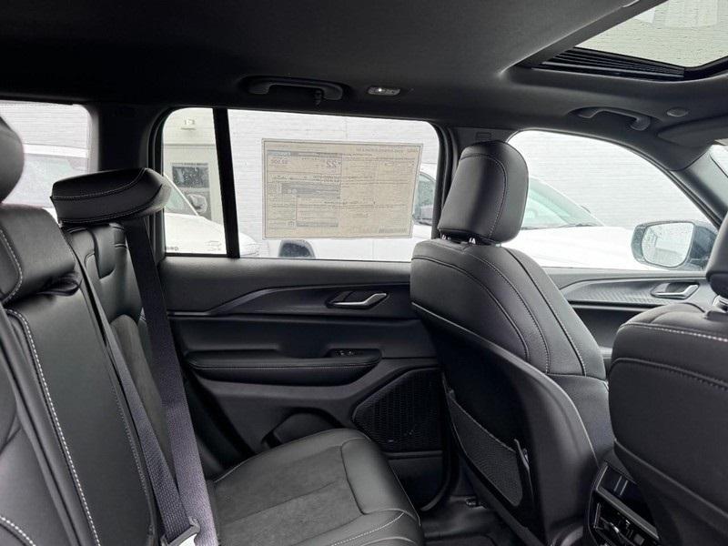 new 2025 Jeep Grand Cherokee car, priced at $43,093