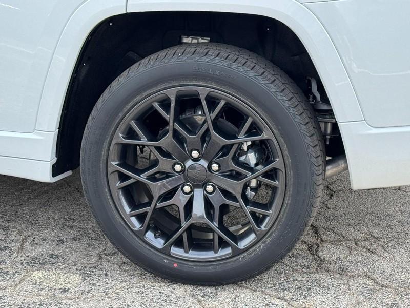 new 2025 Jeep Grand Cherokee L car, priced at $75,625