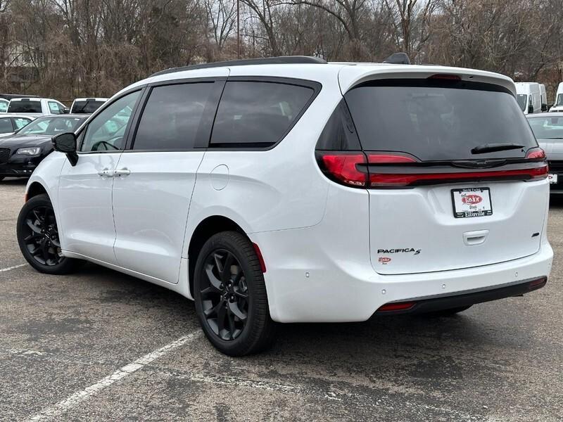 new 2024 Chrysler Pacifica car, priced at $52,576