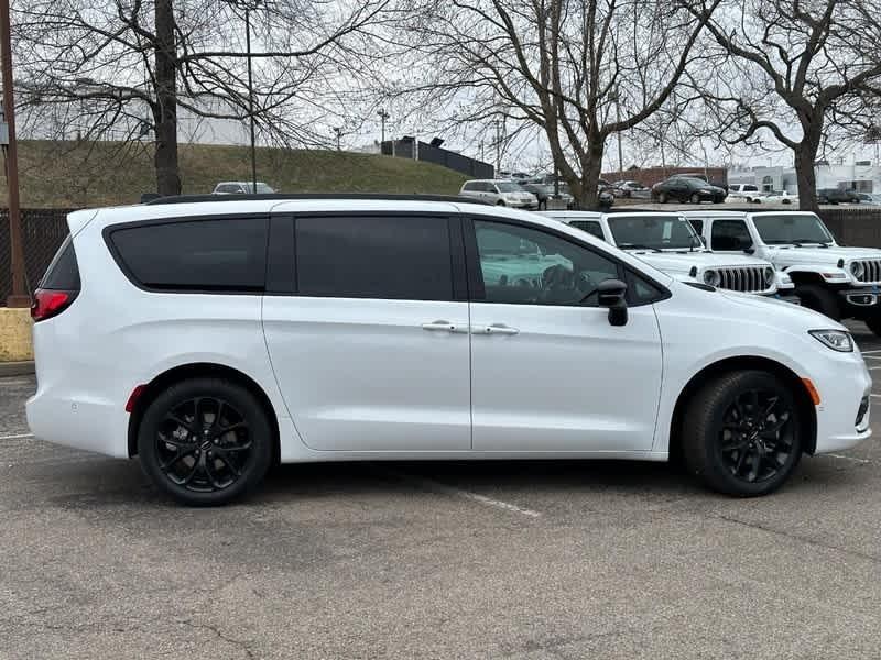 new 2024 Chrysler Pacifica car, priced at $55,430