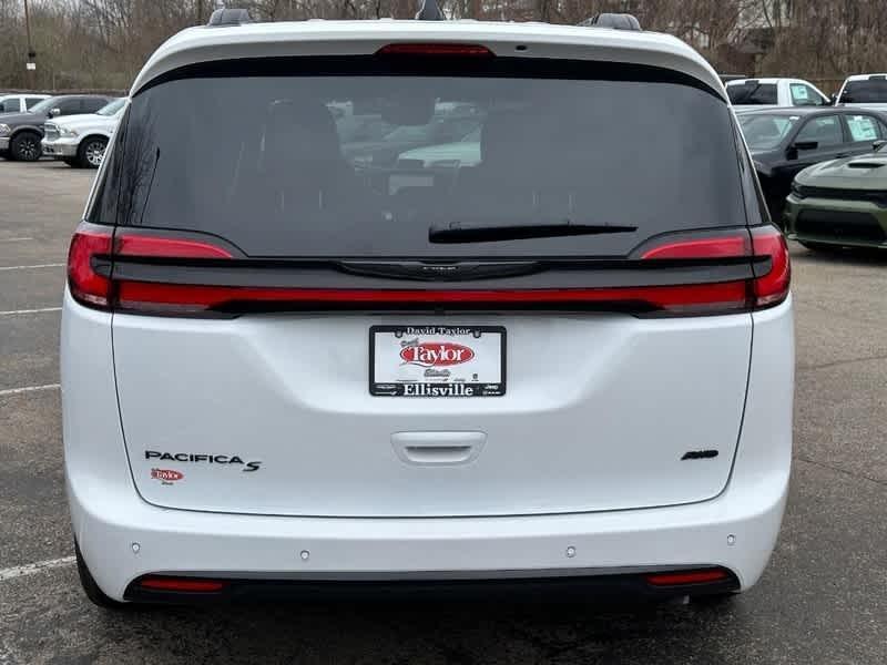 new 2024 Chrysler Pacifica car, priced at $55,430