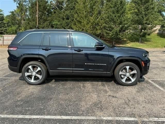 new 2024 Jeep Grand Cherokee car, priced at $46,000