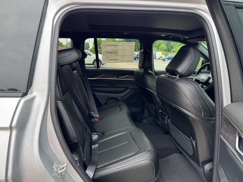 new 2025 Jeep Grand Cherokee car, priced at $49,116