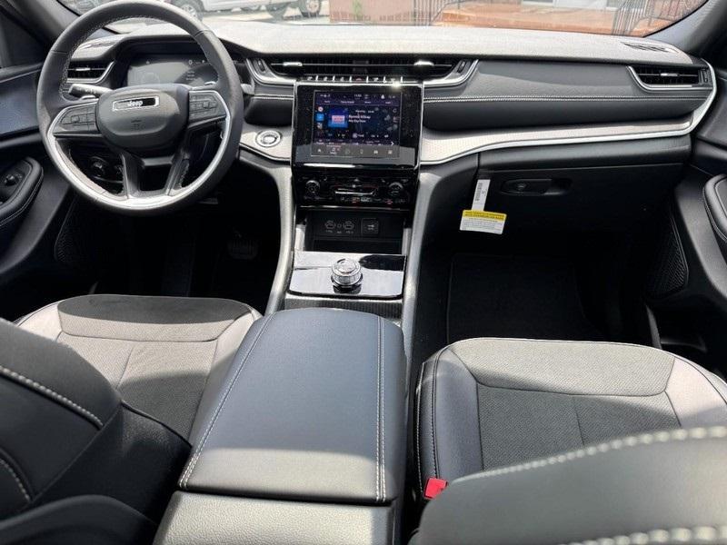 new 2025 Jeep Grand Cherokee car, priced at $42,196