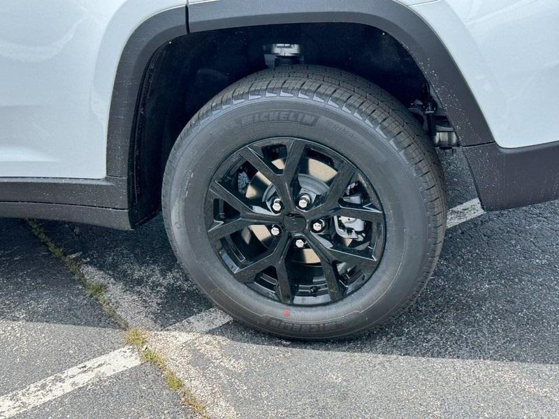new 2025 Jeep Grand Cherokee car, priced at $42,196