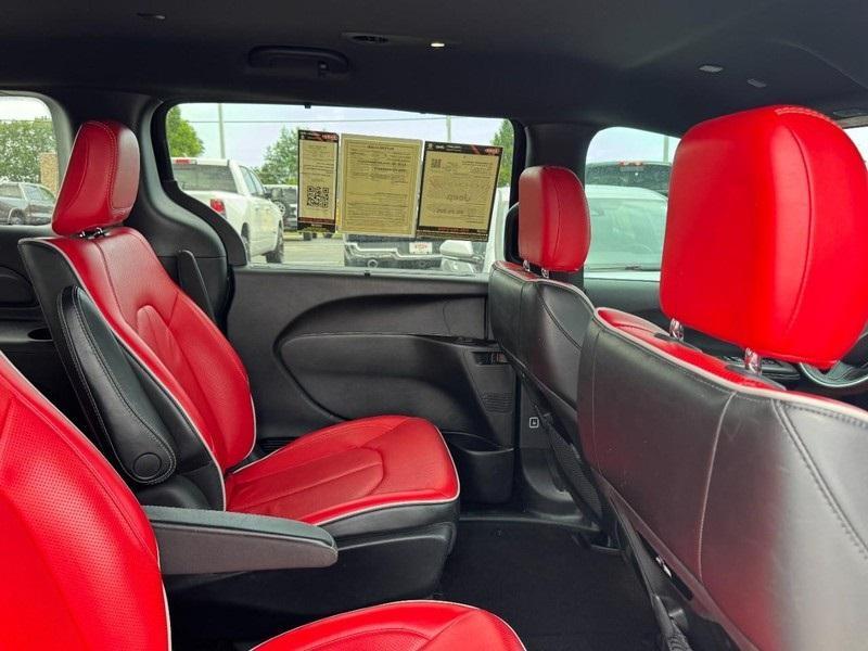 used 2021 Chrysler Pacifica Hybrid car, priced at $29,723